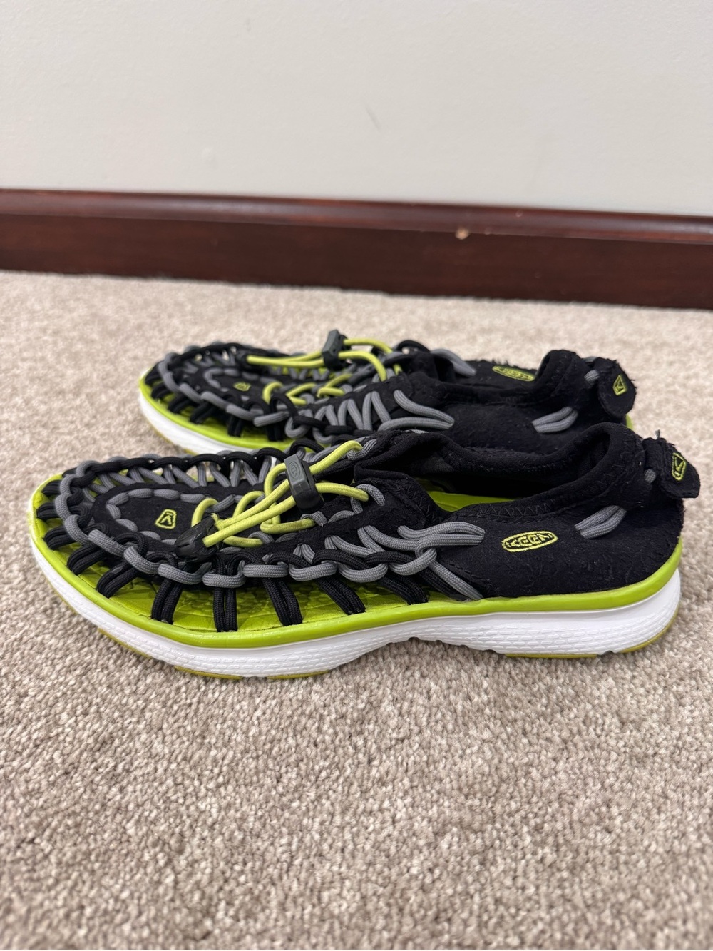 Kenn Youth Size 3 Uneek Neon and Black Water Shoes Gently Used